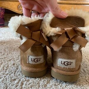 Toddler bow uggs